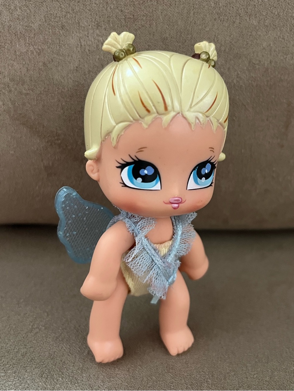 Bratz Lil Angelz Doll Blonde woth Wings and Gold outfit